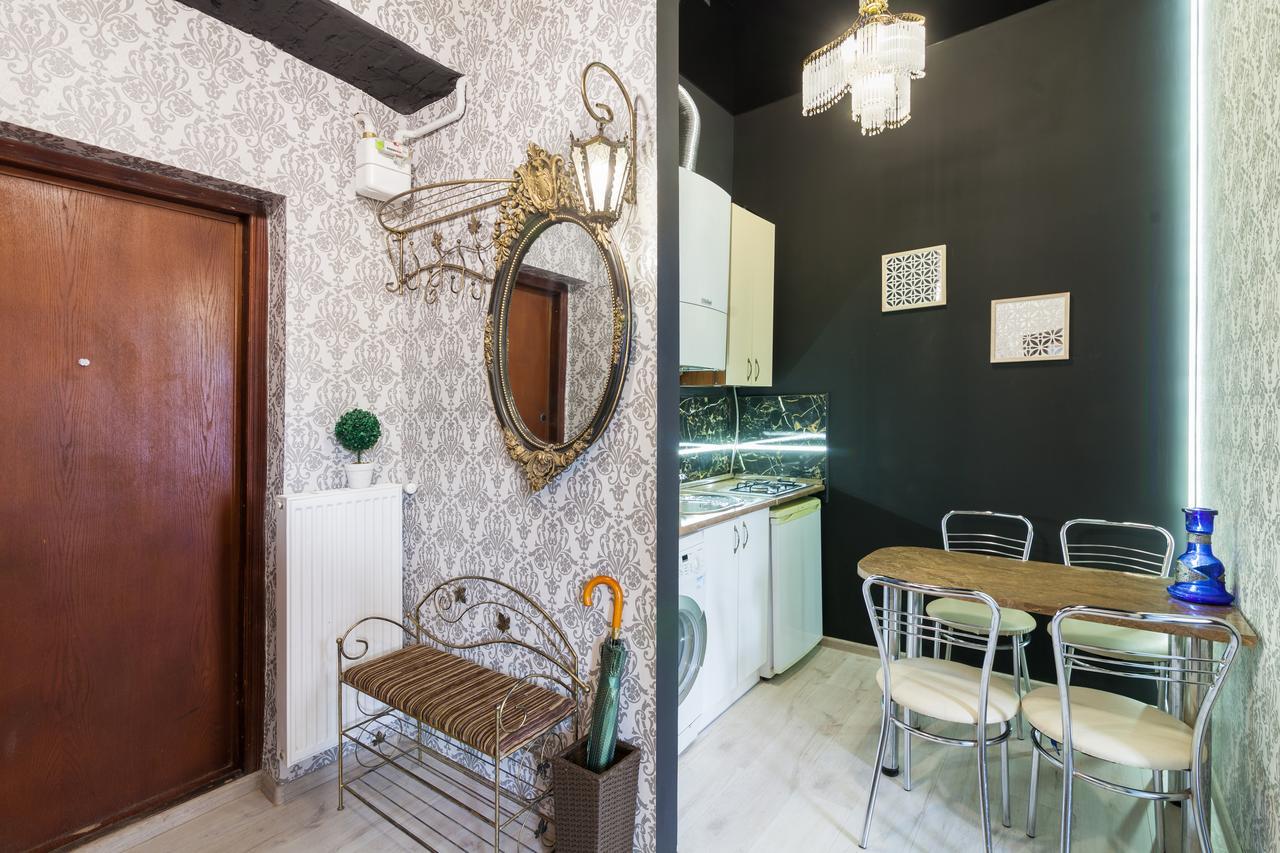 Austrian Apartments Leopolli Near Railway Station Lviv Exterior photo