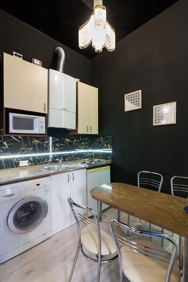 Austrian Apartments Leopolli Near Railway Station Lviv Exterior photo